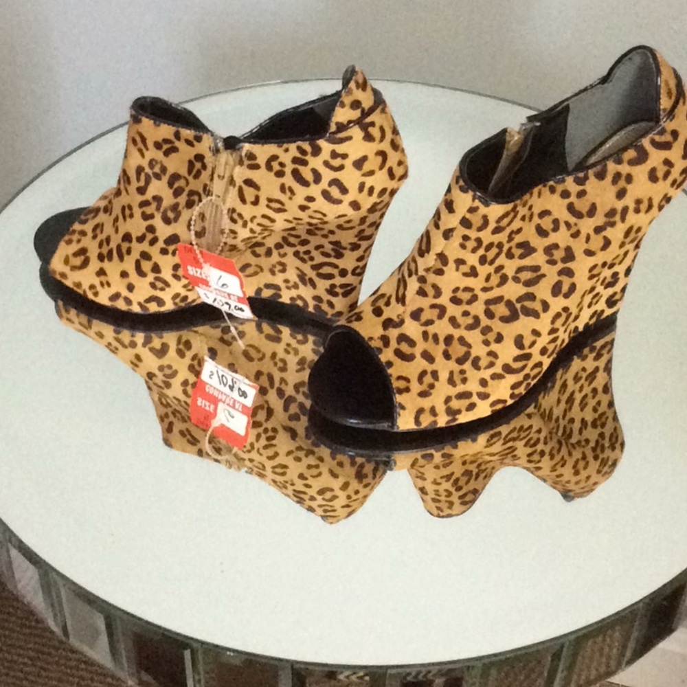 Ladies Nina of New York